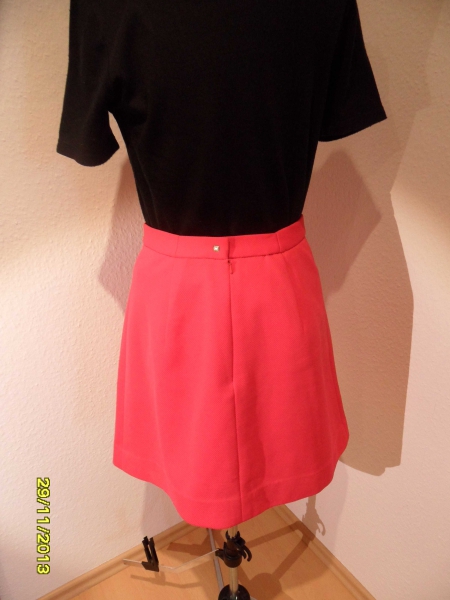 Original DDR Faltenröckchen in Farbe pink-rot, Größe ca. S, super Süß und selten