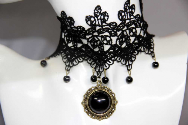  Gothic Halskette mit Schwaren rundem Stein