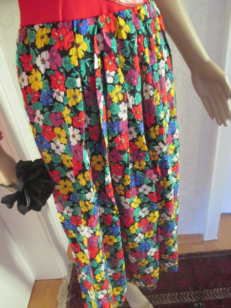 NEUw * Rockabilly- Style * Blumen * Blüten * Flower- Power * Original VINTAGE * Seiden * Falten * Rock 