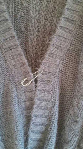 Graue Strickweste kurzärmlig