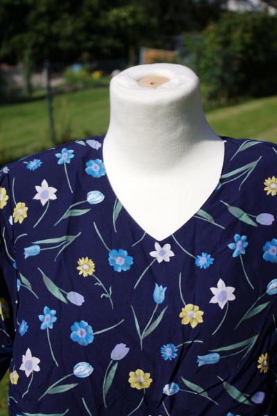 Kleid Sommerkleid Sanmiro blau Blumen Lagen-Look V-Ausschnitt