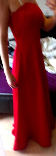 elegantes rotes Abendkleid