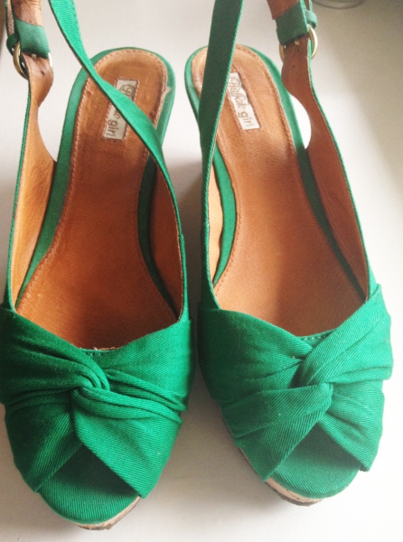 Supersüße giftgrüne Sandalen/Plateau/Wedges