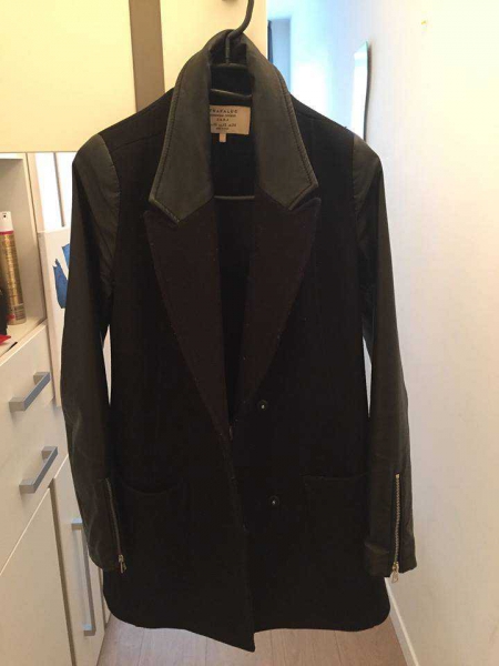Beliebter Zara Mantel, XS, Schwarz mit Lederärmel und Reißverschluss, Blogger
