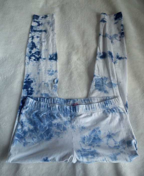 H&M Weiß-blaue Batik-Leggings Gr. 38