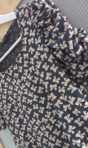 Süßes Shirt mit Schleifchen