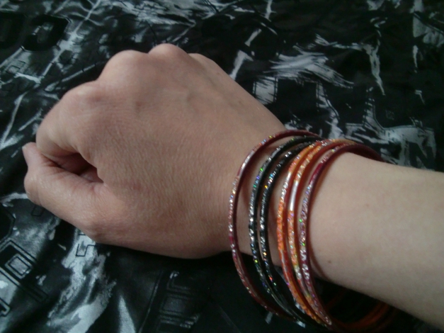 6 dünne Armreifen mit Glitter 