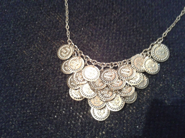 Schöne Statement Kette mit kleinen Münzanhängern