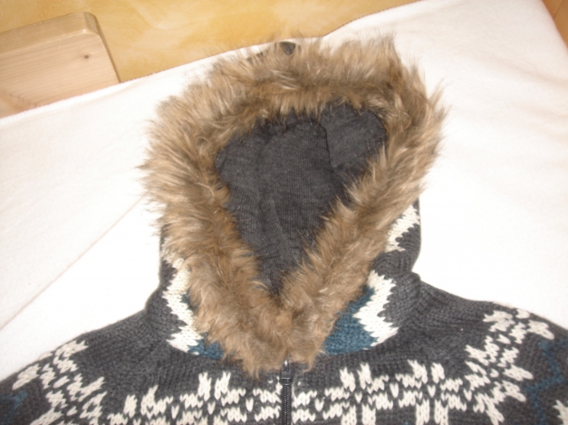 zauberhafte,weiche strickjacke neuwertig nur 1mal getragen gr.L