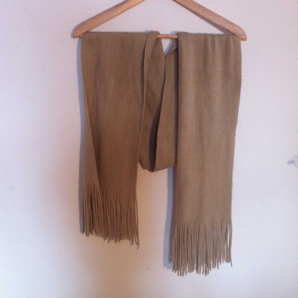 Kuscheliger Fransenschal camel beige