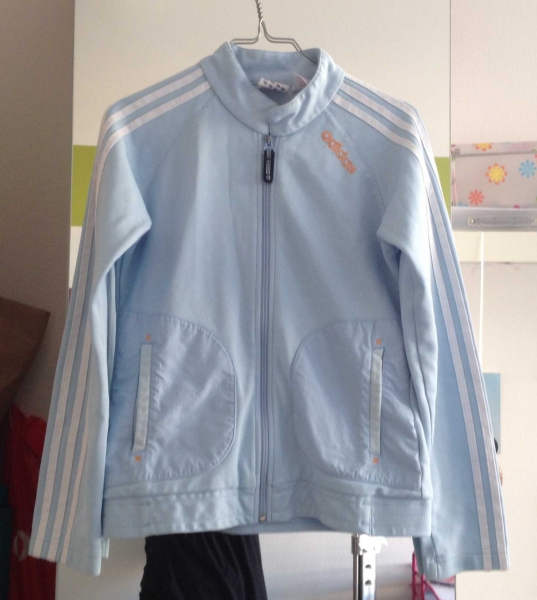sportliche Adidasjacke