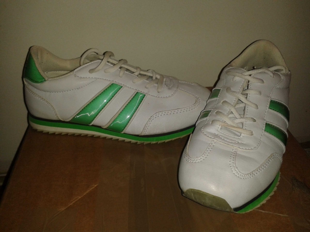 Turnschuhe weiß/grün, Größe 36