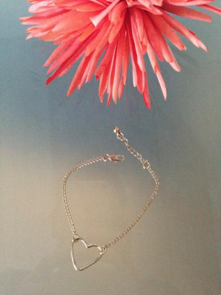 Zartes Armband mit Herzmotiv Gold