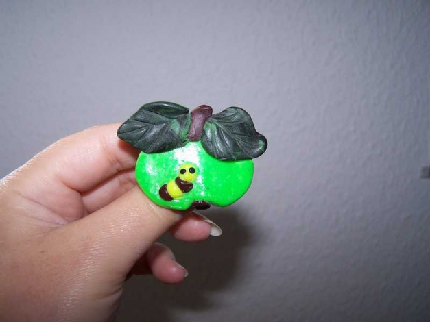 DIY Brosche Apfelwurm