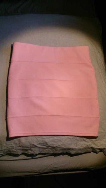 Figurbetonter Rock rosa