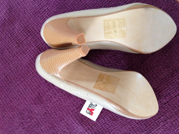 Wunderschöne, biege, Lack Pumps