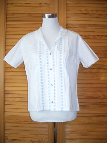 VINTAGE// Weiße Baumwollbluse mit blauen Blümchen und Spitze von *BanCare* Gr. 38/ 40