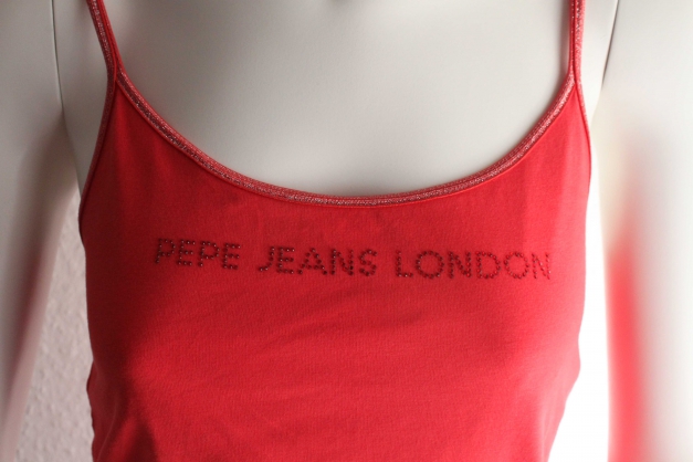 Rotes Top mit Aufschrift:Pepe Jeans London 
