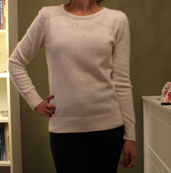 kuscheliger Angora rundhals Pullover in weiß, mit Strickerei