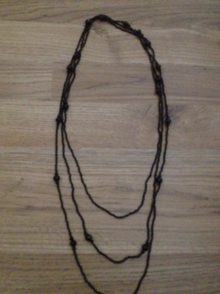 3 schwarze Ketten