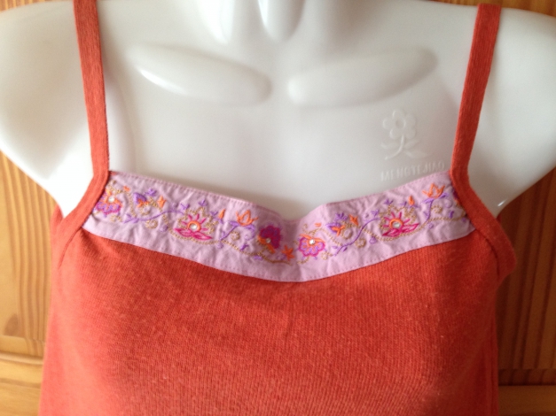 Benetton, Top, Tshirt, Häckelspitze mit Glitzer steinen