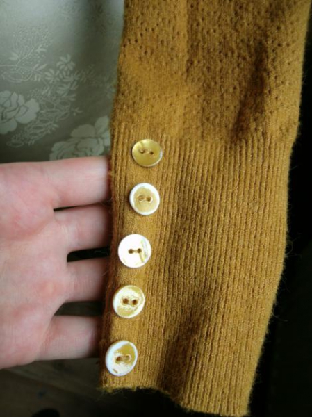 Cardigan Strickjacke kurz mit Lochmuster curry gelb