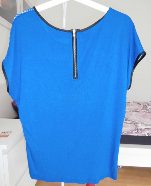 Cooles Shirt mit Spitze und Lederimitat