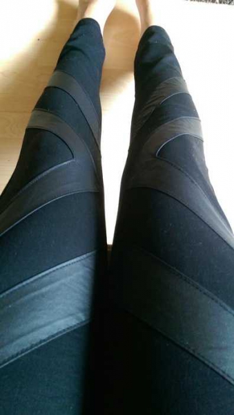 Röhrenjeans mit Lederimitat NEU