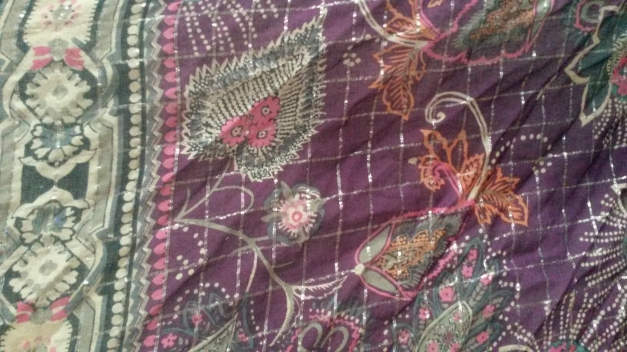 Tuch mit schönem Muster und Glitzer