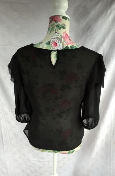 Süße schwarze Bluse