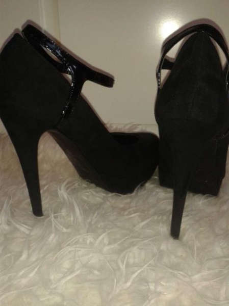Schwarze High Heels