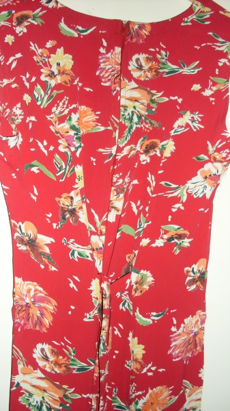 Kleid rot mit Blumenmotiv in lang 