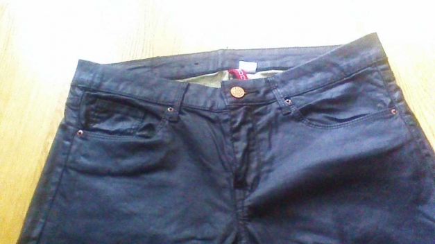 schwarze Hose bikerstyle 