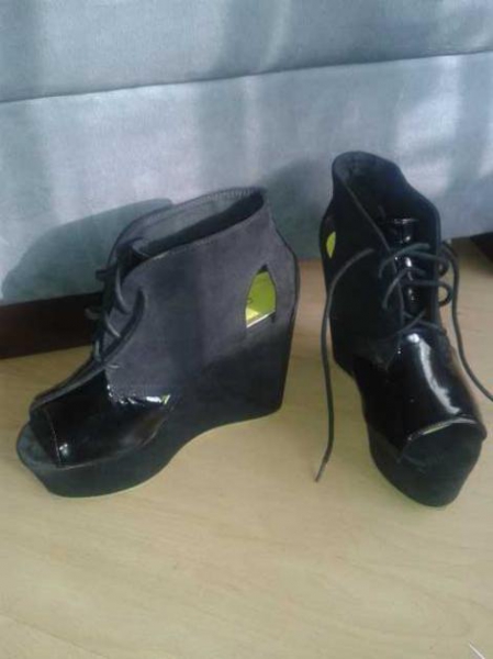 H&M Wedges schwarz grün