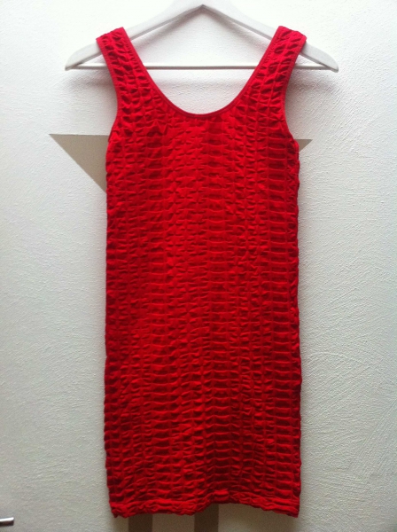 Elegantes enges rotes Kleid