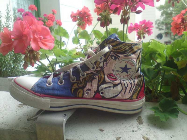 Converse Chucks mit Comicmotiv