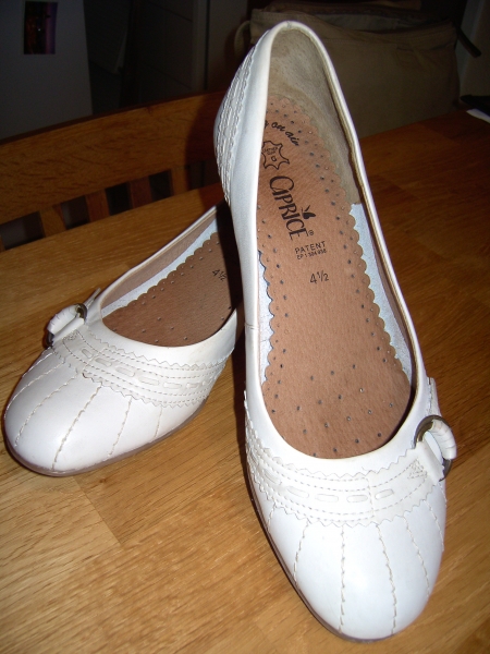 Hochwertige Leder Schuhe weiß Caprice Leder Keilabsatz Gr. 4,5 37/38 