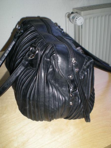 Gerry Weber Handtasche aus schwarzem Leder