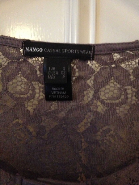 UNGETRAGENES Kleid mit Spitze