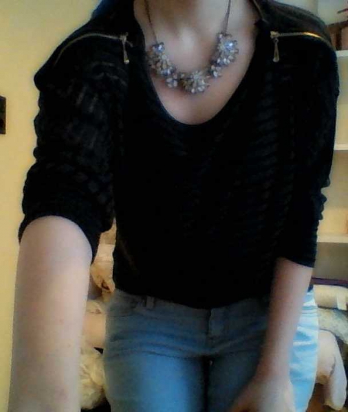 Schwarz grau gestreifter Sweater