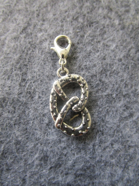 Charmsanhänger Brezl 