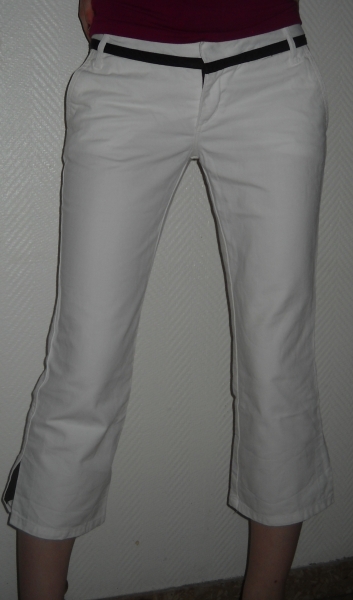 ZARA Bermuda Shorts Hot Pants 3/4 Hose kurz weiß schwarzer Gürtel Band 34 36 XS S M