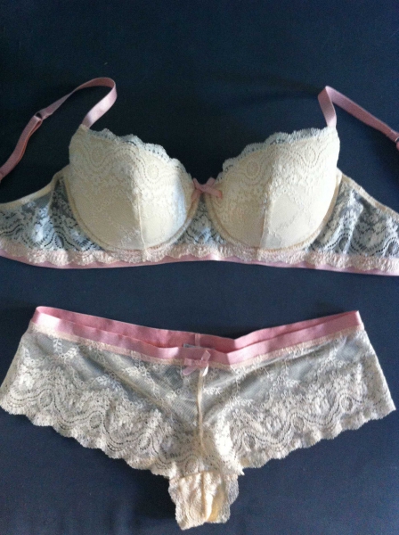 Neu, Elle Macpherson