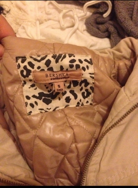 beige Jacke von Bershka
