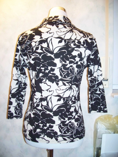 Büromode: Shirtbluse mit Blumenprint in schwarz/ cremefarben gemustert NEU (Nr. 1)