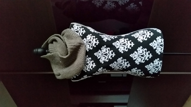 gestrickter Loop mit Pailletten 