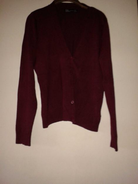 Dunkelrote / Lila Strickjacke von Zara
