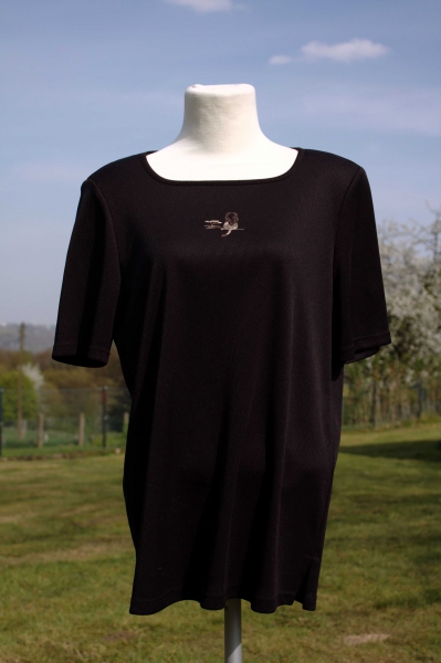 T-Shirt schwarz schlicht aufgestickter Löwe