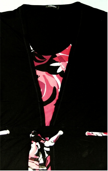 Tunika von Marcona - Schwarz mit Rotton-Muster - Mit Dekoband - Größe 44 - Blasser Fleck