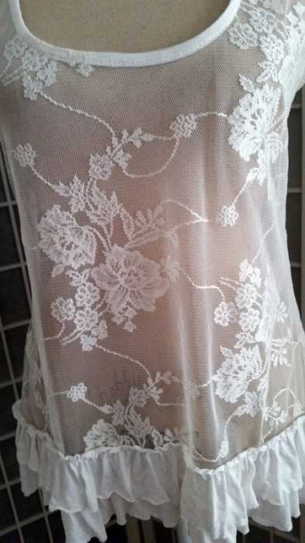 Süßes Spitzentop mit Blumenmuster